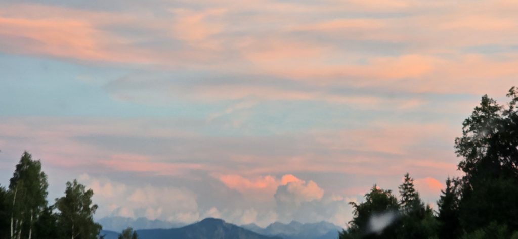 Pink evening clouds above the distant Bavarian mountains